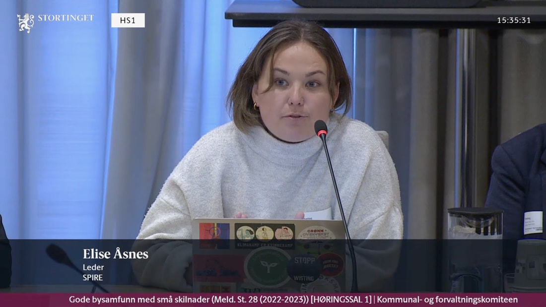 Leder i Spire Elise Åsnes har ordet under Stortingets høring om gode bysamfunn med små skilnader i kommunal- og frovaltningskomiteen